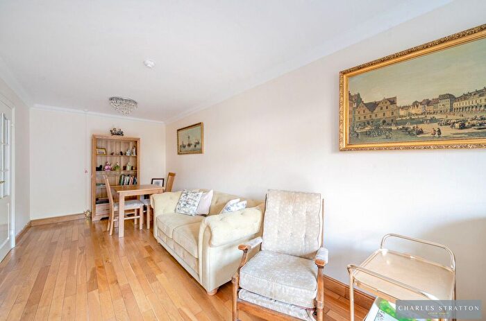 1 Bedroom Flat For Sale In Gidea Lodge, Main Road, RM2