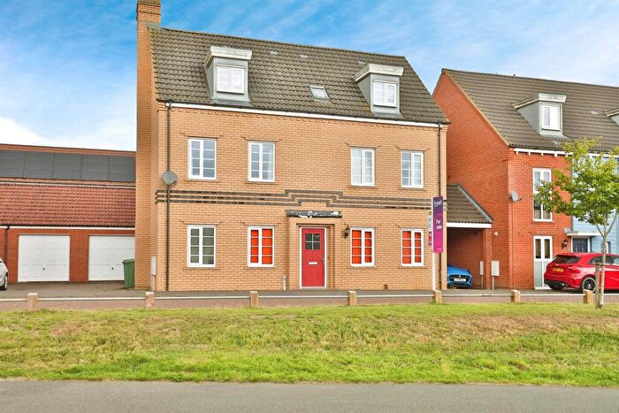 5 Bedroom Detached House For Sale In Knappers Way, Costessey, Norwich, NR8