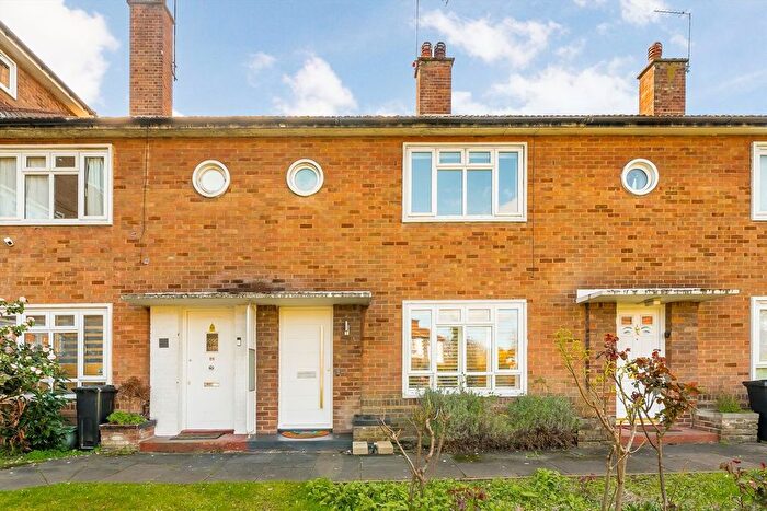 2 Bedroom Property For Sale In Chesterfield Road, Chiswick, W4
