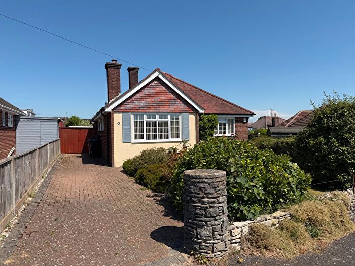 3 Bedroom Bungalow For Sale In Solent Drive, Hythe, SO45