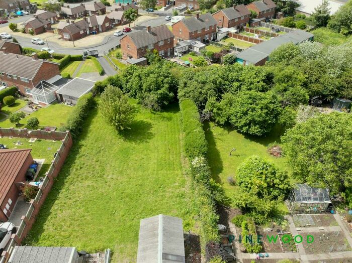 3 Bedroom Detached Bungalow For Sale In Chesterfield Road, Brimington