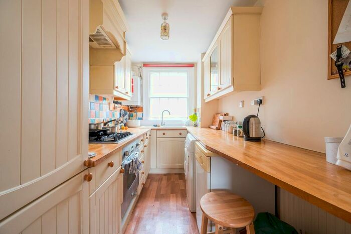 1 Bedroom Flat To Rent In Rawstorne Street, Angel, London, EC1V