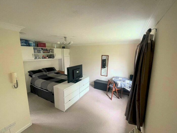 Studio To Rent In Burlington Court, North East Road, Southampton, Hampshire, SO19
