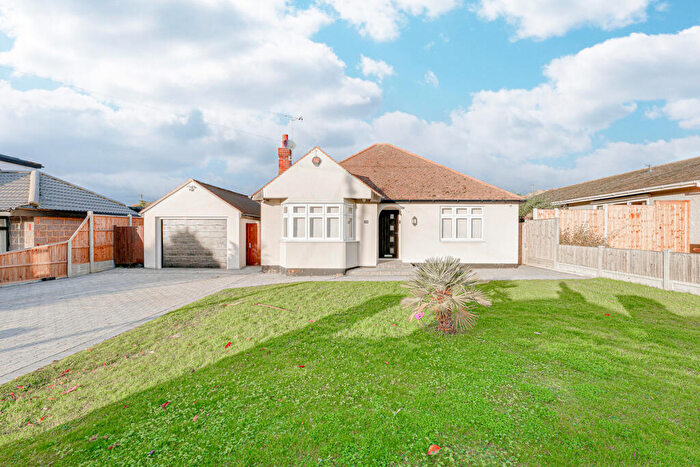 3 Bedroom Detached Bungalow For Sale In Clifton Avenue, Benfleet, SS7