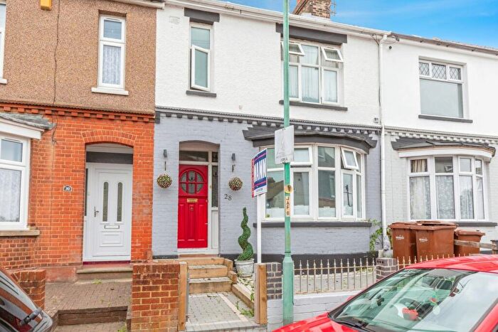 3 Bedroom Terraced House For Sale In Junction Road, Gillingham, Kent, ME7