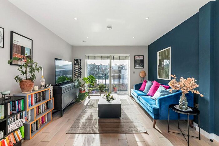 2 Bedroom Flat For Sale In Thurlow Park Road, London, SE21