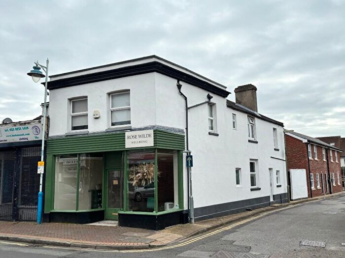 2 Bedroom Flat To Rent In Stoke Road, Gosport, Hampshire, PO12