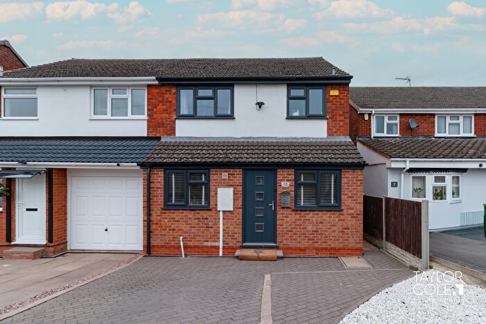 3 Bedroom Semi-detached House For Sale In St Peters Close, Kettlebrook, Tamworth, Staffordshire, B77