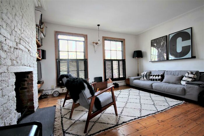 2 Bedroom Maisonette To Rent In Kingsland Road, Dalston Junction, London, E8