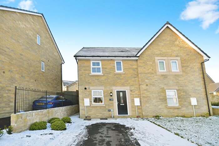 3 Bedroom Semi-Detached House For Sale In Hopton Wood Way, Buxton, Derbyshire, SK17