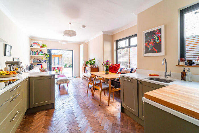 2 Bedroom Flat For Sale In Nelson Road, Crouch End, N8