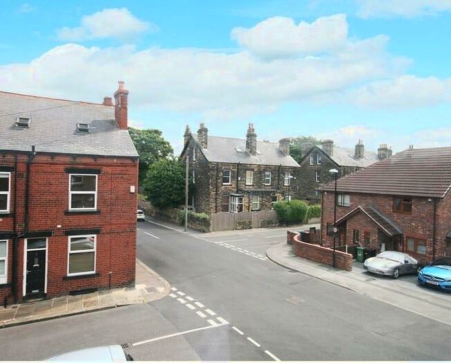 3 Bedroom House To Rent In Warrels Place, Leeds, LS13