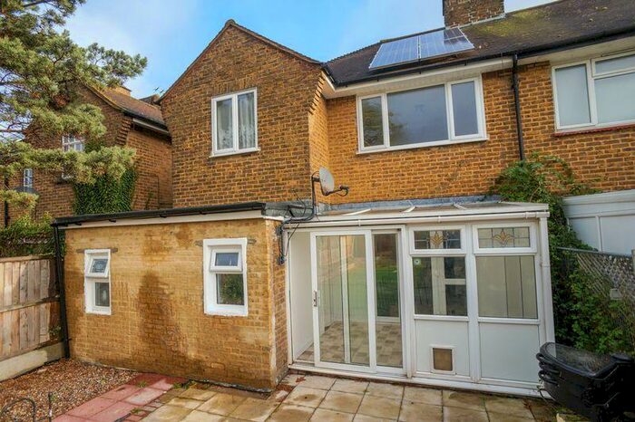 4 Bedroom Semi-Detached House To Rent In North Avenue, Canvey Island, SS8
