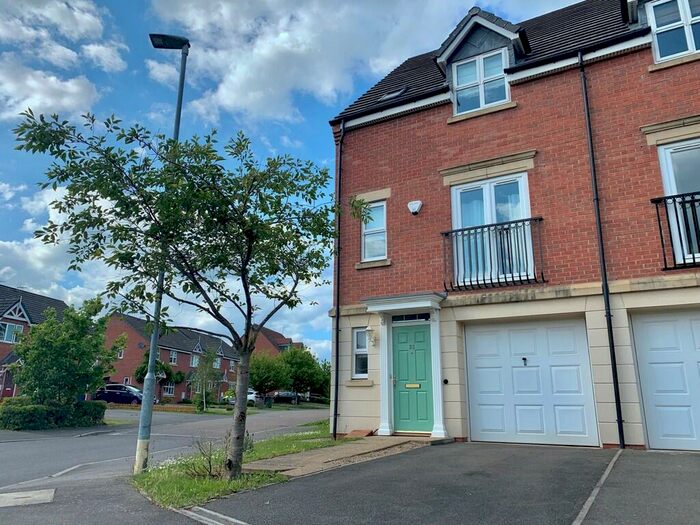 3 Bedroom Town House To Rent In Clumber Close, Loughborough, LE11