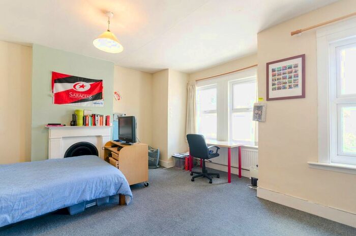 4 Bedroom Semi-Detached House To Rent In Hawks Road, Kingston, Kingston Upon Thames, KT1