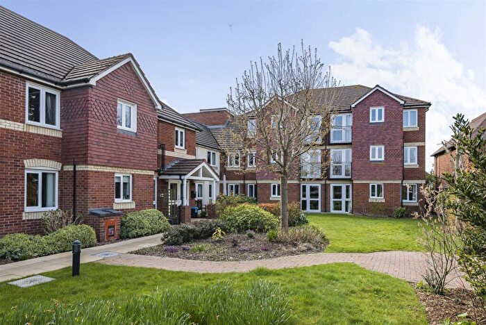 1 Bedroom Retirement Property For Sale In Hamlet Lodge, Gloucester, GL1