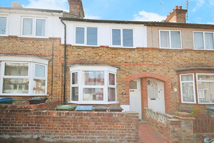 1 Bedroom Flat For Sale In Osborne Road, Watford, WD24