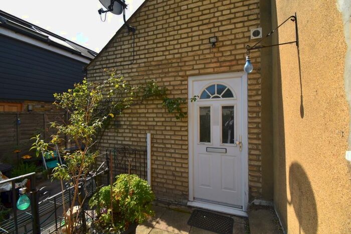 Studio To Rent In High Street Strood, ME2