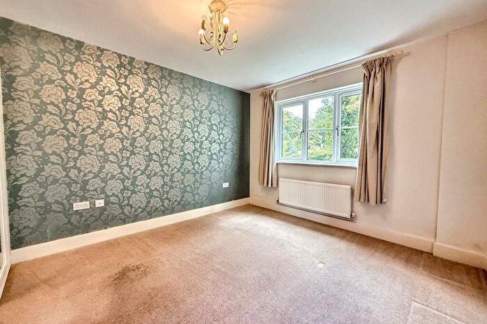 2 Bedroom Flat For Sale In Chandlers Ford, SO53
