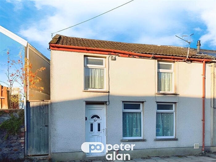 2 Bedroom End Of Terrace House To Rent In Bell Street, Aberdare, CF44