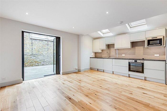 2 Bedroom Flat To Rent In Lambrook Terrace, Bishops Park, SW6
