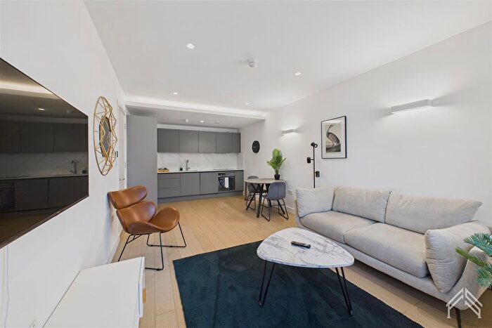 1 Bedroom Flat To Rent In Park Hill House, Brentford, TW8