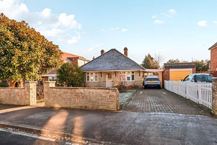 3 Bedroom Detached Bungalow For Sale In Edith Road, Maidenhead, SL6