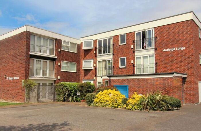 2 Bedroom Flat To Rent In Hutton Road, Shenfield, CM15