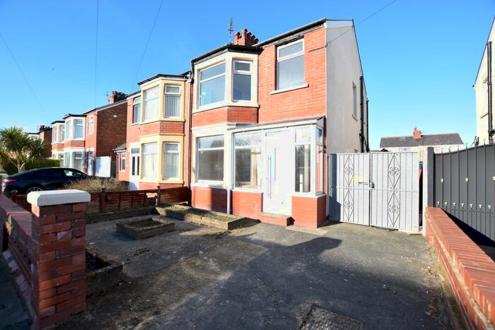 3 Bedroom Semi-Detached House To Rent In Waltham Avenue, Blackpool, FY4