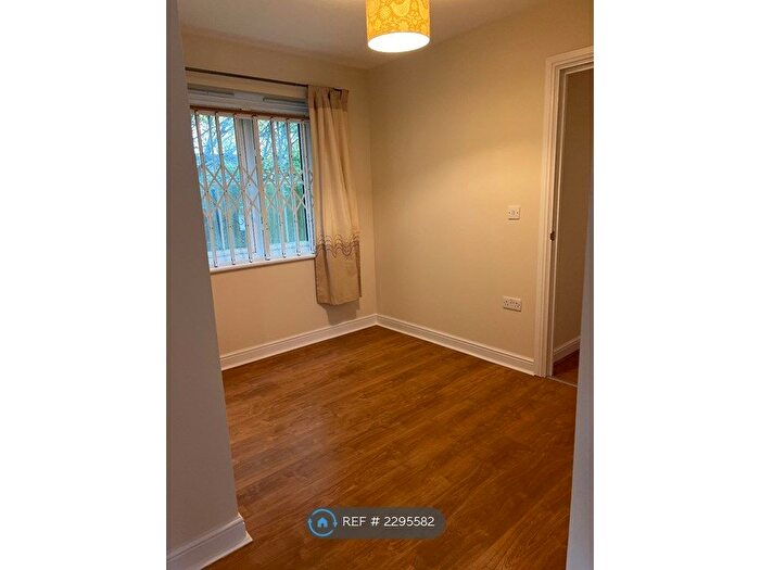 2 Bedroom Flat To Rent In Bromley Close, Harlow, CM20