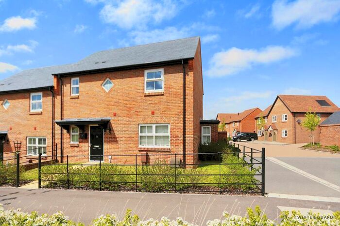 3 Bedroom Semi-Detached House For Sale In Clover Way, Bishops Waltham, SO32