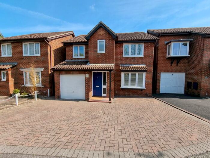 4 Bedroom House To Rent In Hazelton Close, Bournemouth, BH7