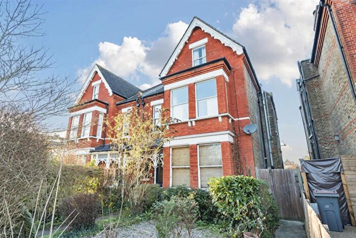 2 Bedroom Flat To Rent In Crescent Road, Beckenham, BR3