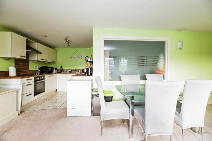 2 Bedroom Apartment For Sale In Dewsbury Road, Elland, HX5