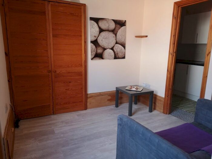 1 Bedroom Flat To Rent In Pine Street, Halifax, HX1