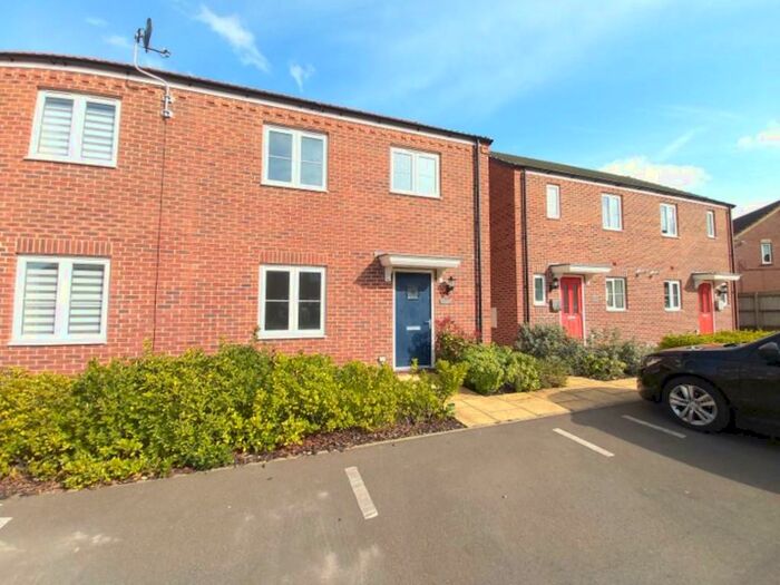 3 Bedroom End Of Terrace House To Rent In Waveney Close, Spalding, PE11