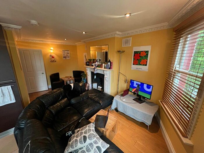 3 Bedroom Flat To Rent In Efe House, Highbury Grove, London, N5