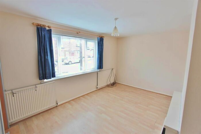 3 Bedroom End Of Terrace House To Rent In Woodseats Road, Sheffield, S8