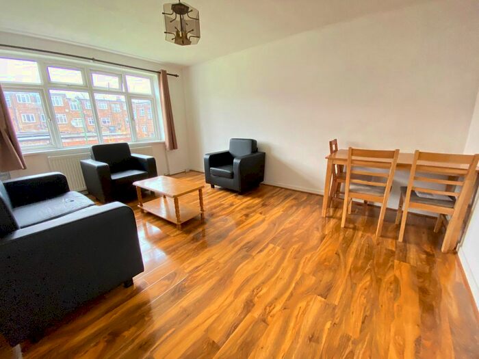 3 Bedroom Flat To Rent In Poplar Grove, Wembley HA9