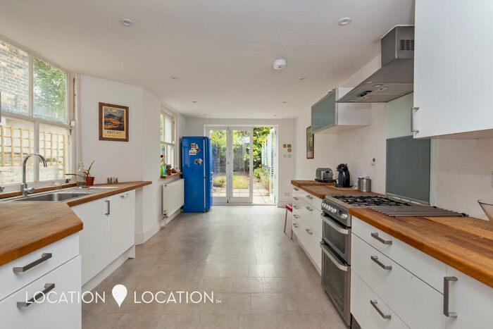 3 Bedroom Terraced House To Rent In Palatine Road, N16