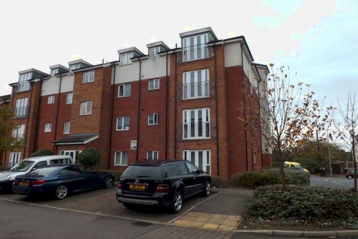 2 Bedroom Flat To Rent In Stokers Close, Dunstable, Bedfordshire, LU5