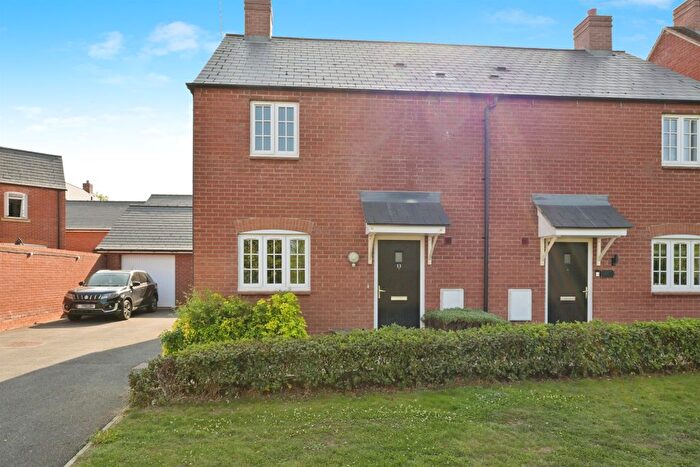 3 Bedroom Semi-Detached House For Sale In Quarry View, Roade, Northampton, NN7