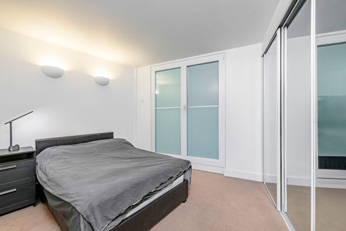 1 Bedroom Flat To Rent In Goswell Road, Angel, EC1V