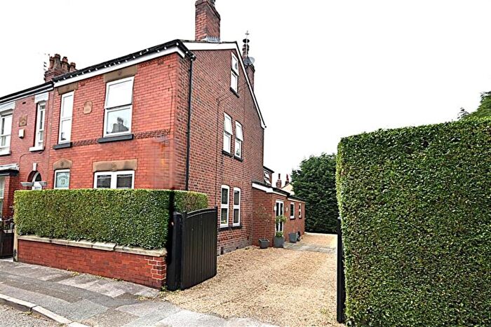 4 Bedroom End Of Terrace House For Sale In Newhall Street, Macclesfield, SK10