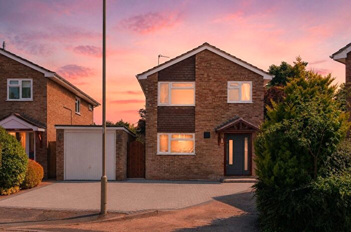 3 Bedroom Detached House For Sale In Romans Gate, Pamber Heath, Tadley, Hampshire, RG26