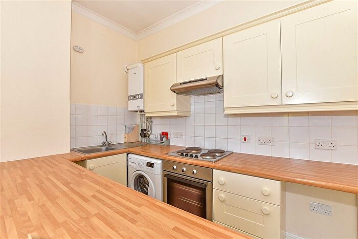 1 Bedroom Flat For Sale In Queens Road, Tunbridge Wells, Kent, TN4