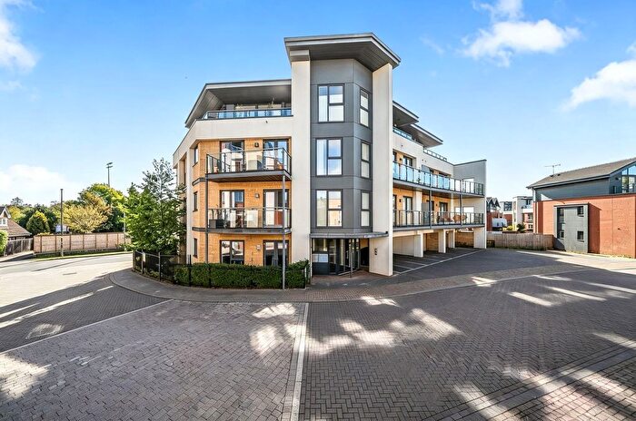 1 Bedroom Flat For Sale In Sycamore Avenue, Woking, GU22