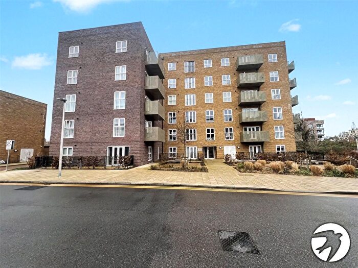 2 Bedroom Flat For Sale In Glenway Road, Rochester, Kent, ME1