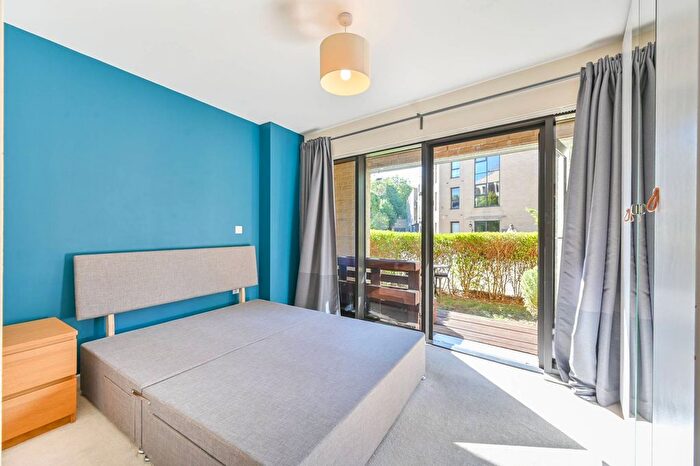 1 Bedroom Flat To Rent In Newman Close, Willesden Green, London, NW10