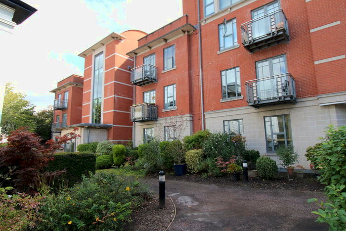 2 Bedroom Flat To Rent In St James Place, Edgbaston, B15